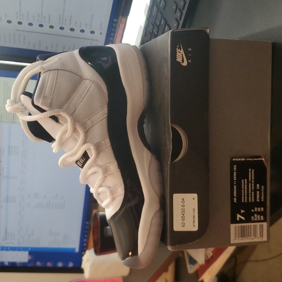 Air Jordan 11 retro - Picture 3 of 4